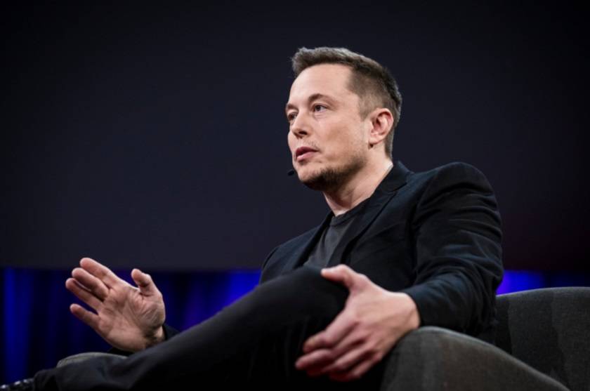 Mask insanlara pul yığmamağı tövsiyə edib