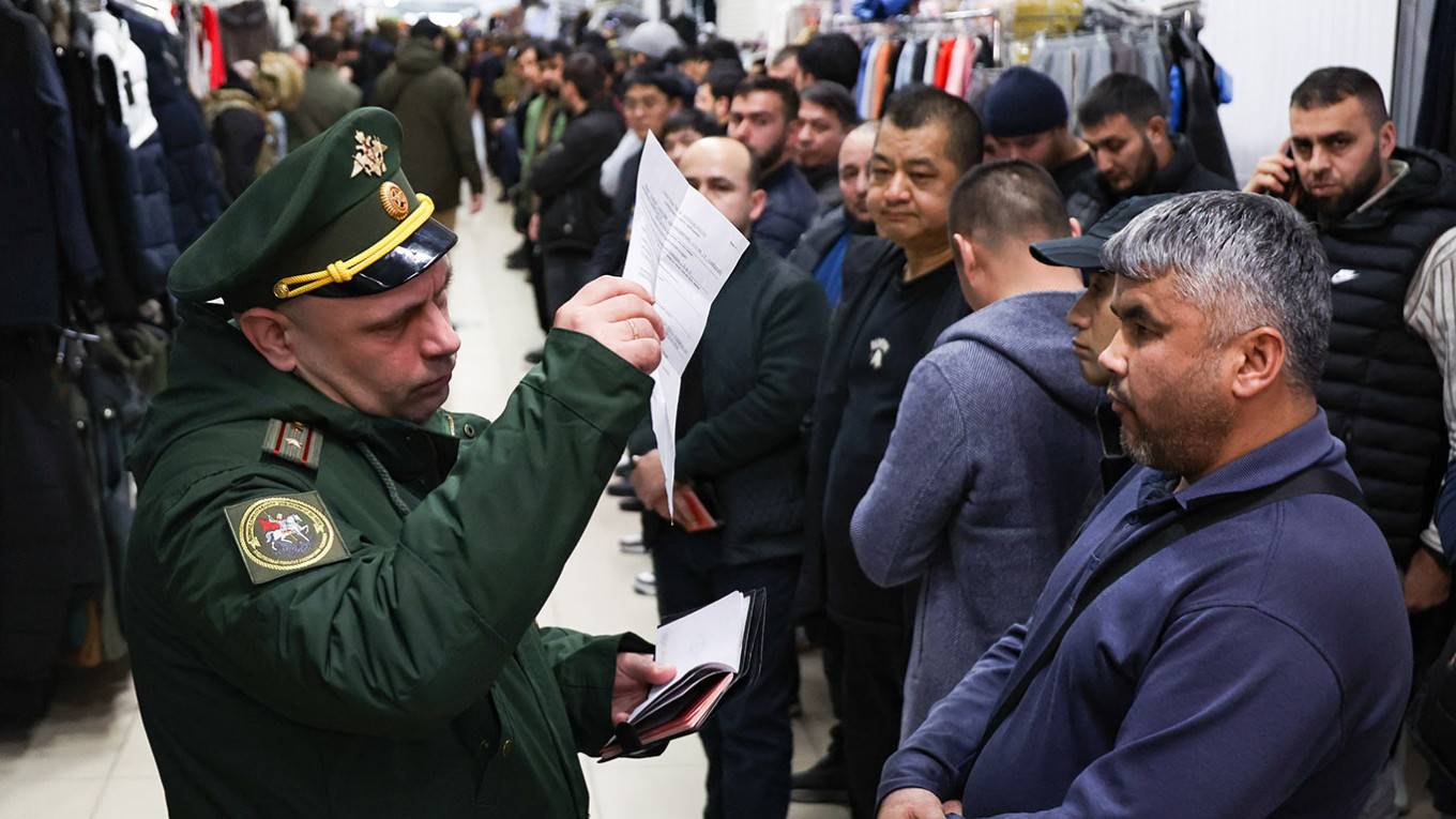 Rusiyada əmək miqrantlarına yeni qadağa