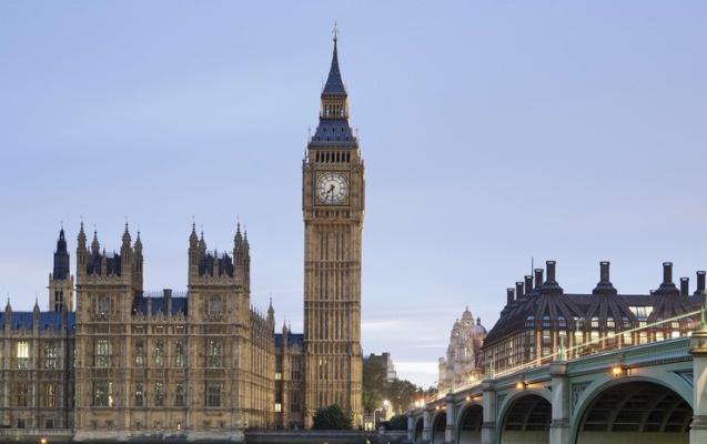 Britaniyada iki gündə 50 siyasətçi istefa verdi