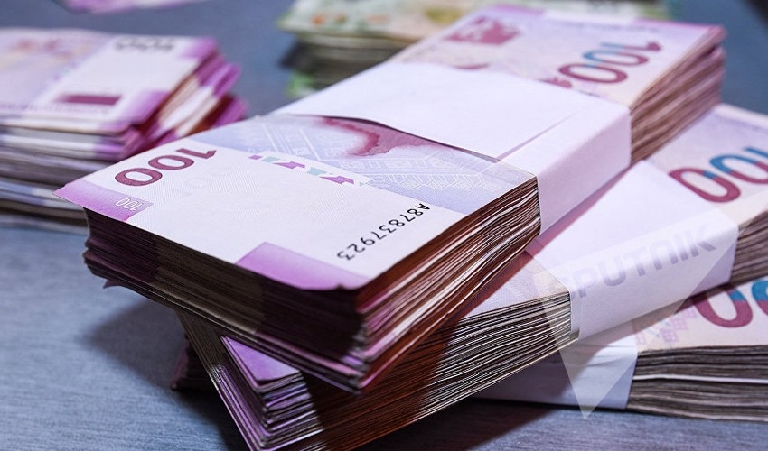 Dövlət müəssisələrində çalışan işçilərin əmək haqları 780,1 manat, özəl müəssisələrdə isə 884,5 manat olub.