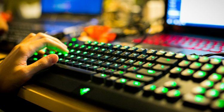 Valideynlər övladlarını sosial şəbəkələrdən necə qorumalıdır?