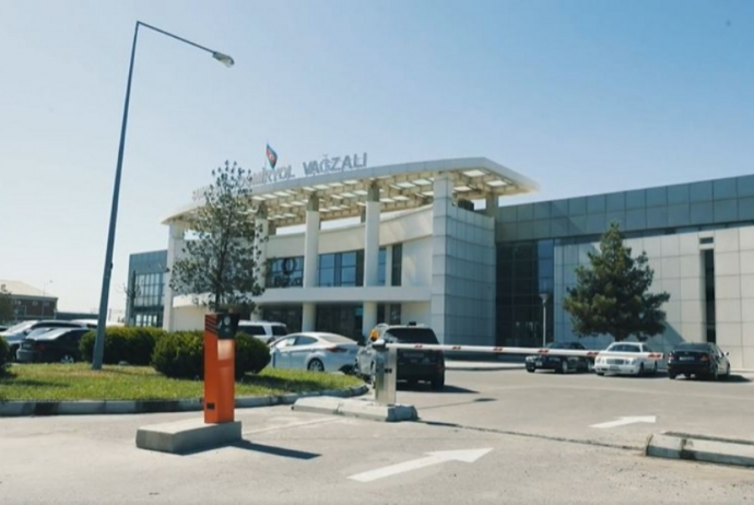 Sumqayıt dəmiryol vağzalında avtomobillərin parklanması - ÖDƏNİŞLİ OLUB - QİYMƏT