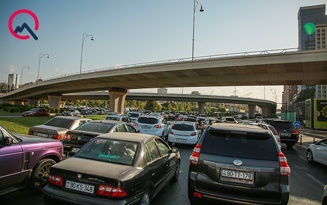 Dövlət qurumları iş saatını dəyişsə, tıxaclar azalar...