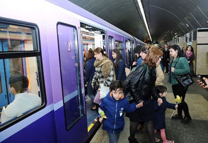 Bakı metrosunda ödəniş mobil tətbiqin QR kodu vasitəsilə mümkün olacaq