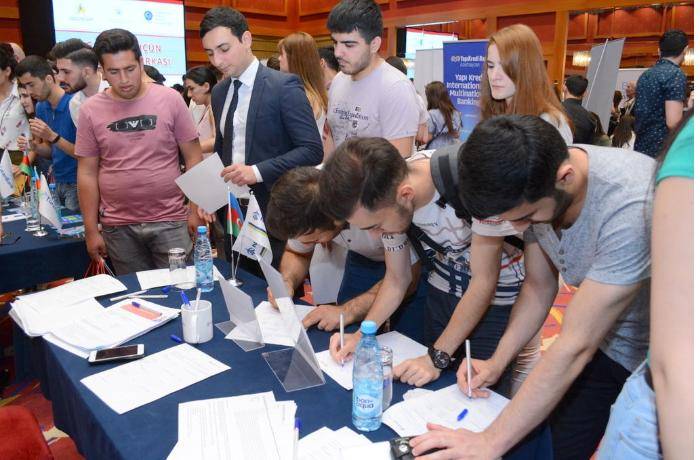Azərbaycanda bu ixtisaslara qəbul olunanlar iş tapa bilmir