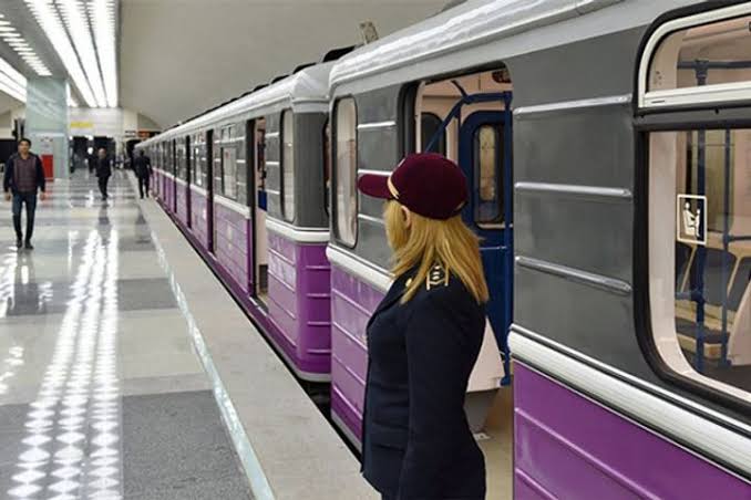 Metronun Bənövşəyi xətti üzrə yay qrafikinə keçilir